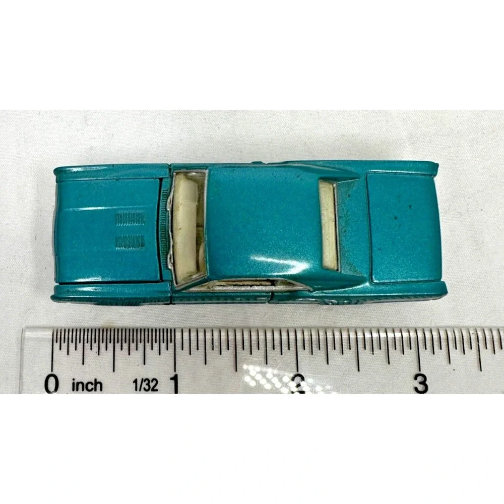 Johnny Lightening Muscle Car 1:64 Scale Die cast 1967 Oldsmobile 442 Aqua Blue